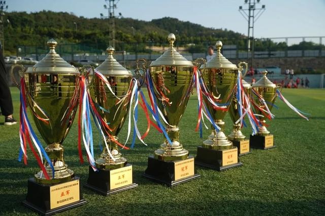 小卡28分快船20分逆转胜火箭 灰熊逆转胜76人